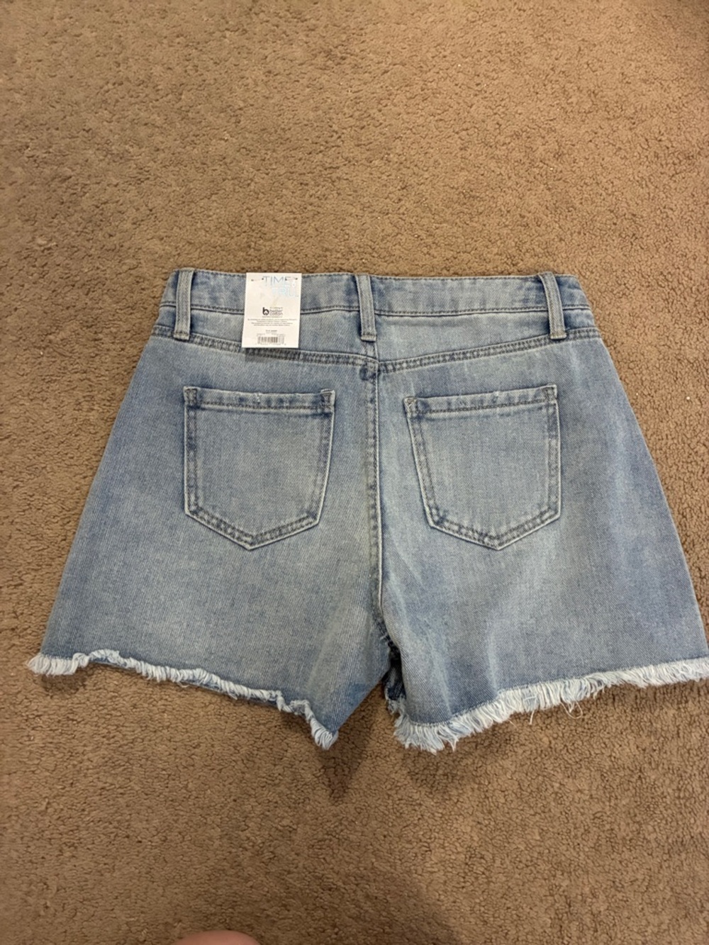 Time and Tru Light Wash Frayed Hem Denim Shorts - Picture 2 of 3